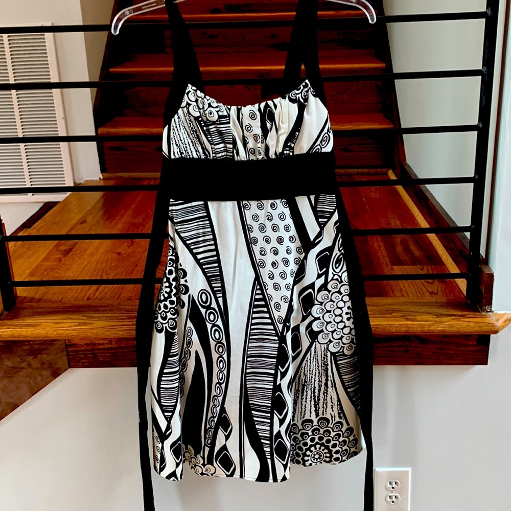 Strappy A-line summer dress. Fun black pattern
